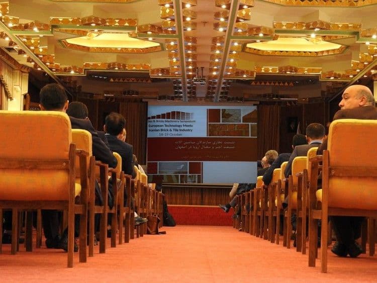 نشست تجاری سازندگان ماشين الات صنعت آجر و سفال اروپا در اصفهان